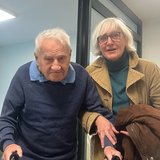 Angehörige bringt Vater in die Tagespflege Goudahof